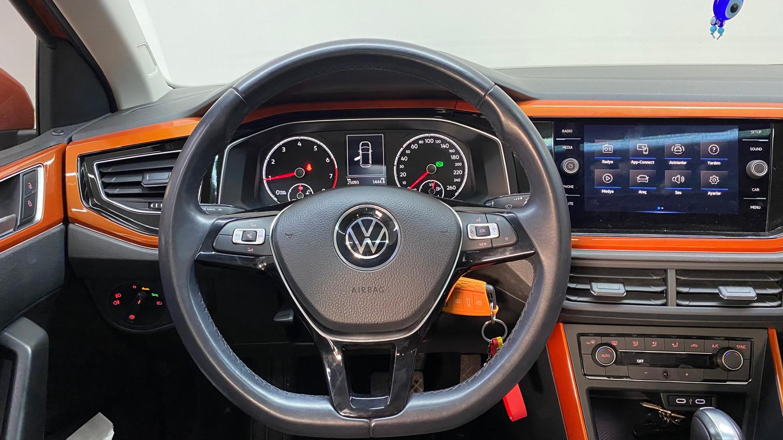 VOLKSWAGEN POLO 12